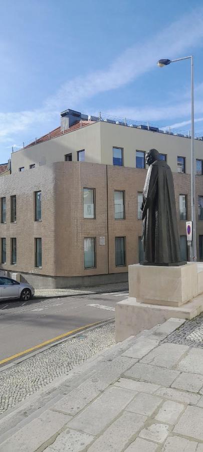 Light Brown Central Apartment Aveiro Bagian luar foto