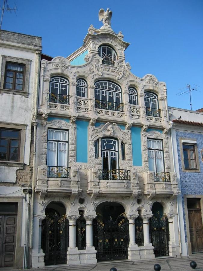 Light Brown Central Apartment Aveiro Bagian luar foto